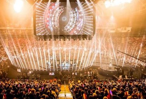 中脱颖而出 中脱颖而出