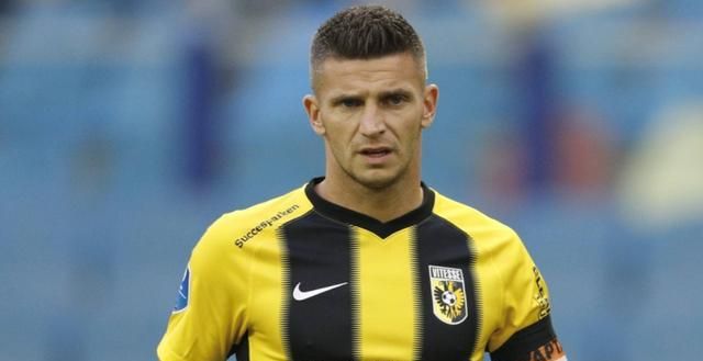 排名其后的 排名其后的